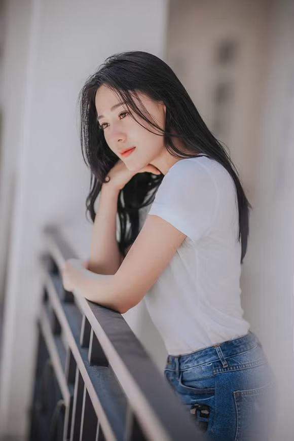 Trong phim, vai diễn của Phương Oanh có những diễn biết tâm lý phức tạp nhưng cô đã làm tròn vai.