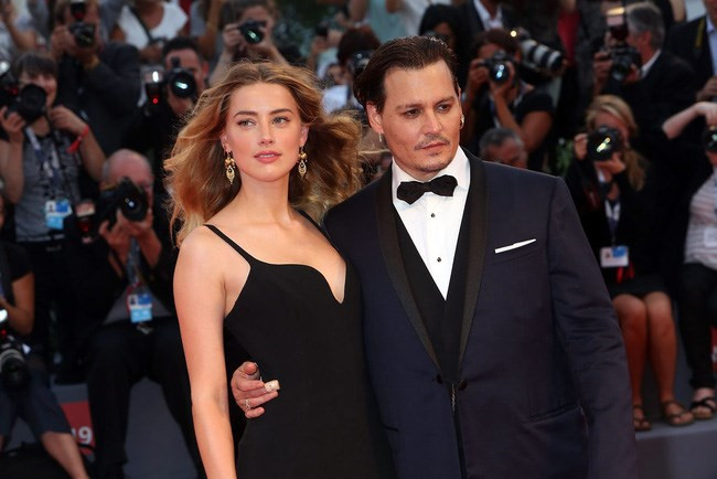 Amber Heard và Johnny Depp thời còn hạnh phúc.