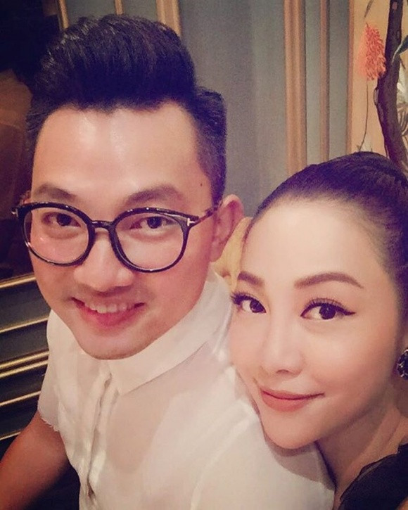 Chẳng hề lên tiếng nhưng sau đó Linh Nga thường xuyên bị bắt gặp cùng người đàn ông này dự sự kiện, tham dự bữa tiệc cùng bạn bè hay công khai ảnh tình tứ khi đi du lịch cùng nhau. Có lẽ nữ diễn viên múa đang rất hạnh phúc bên bạn trai mới. Thế nhưng, khi được hỏi về chuyện tình cảm, Linh Nga luôn né tránh.