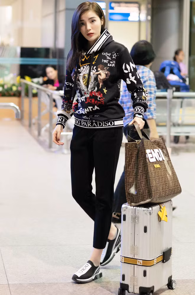 Nguyễn Cao Kỳ Duyên là đại diện duy nhất của Việt Nam tham dự chuỗi sự kiện ở Tuần lễ thời trang Paris năm nay.