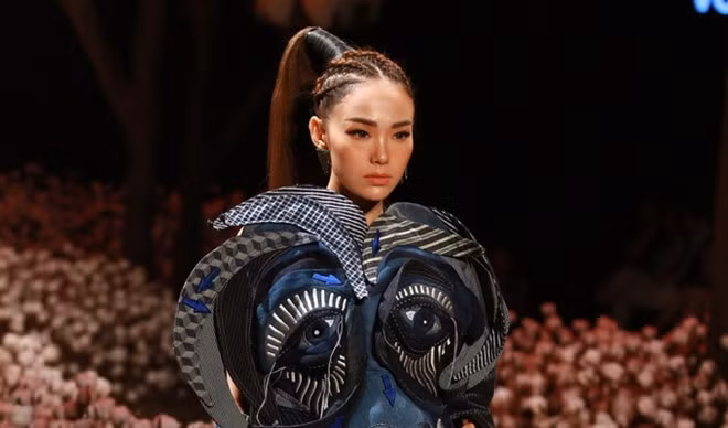 Minh Hằng gây tranh cãi khi đảm nhận vai trò HLV The Face.