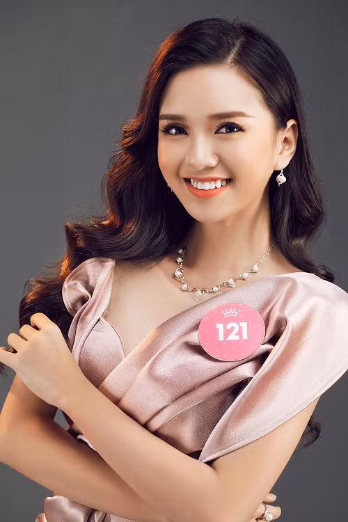 BTC vừa công bố bộ ảnh mới đẹp lung linh của 43 nhan sắc vòng Chung kết toàn quốc Hoa hậu Việt Nam 2018.