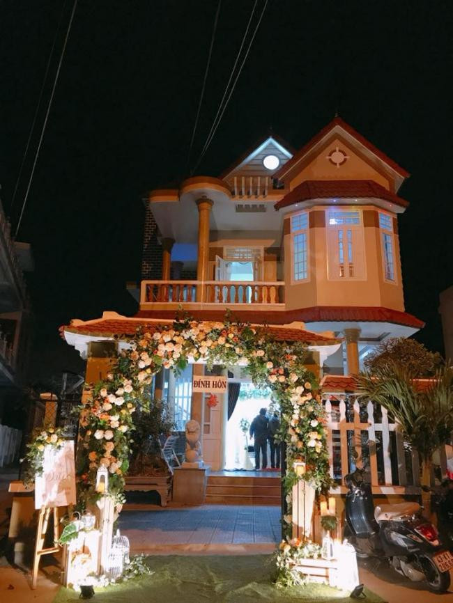 Gia đình Tố Ny đã chuẩn bị xong mọi công đoạn cho lễ ăn hỏi từ đêm 10/3.