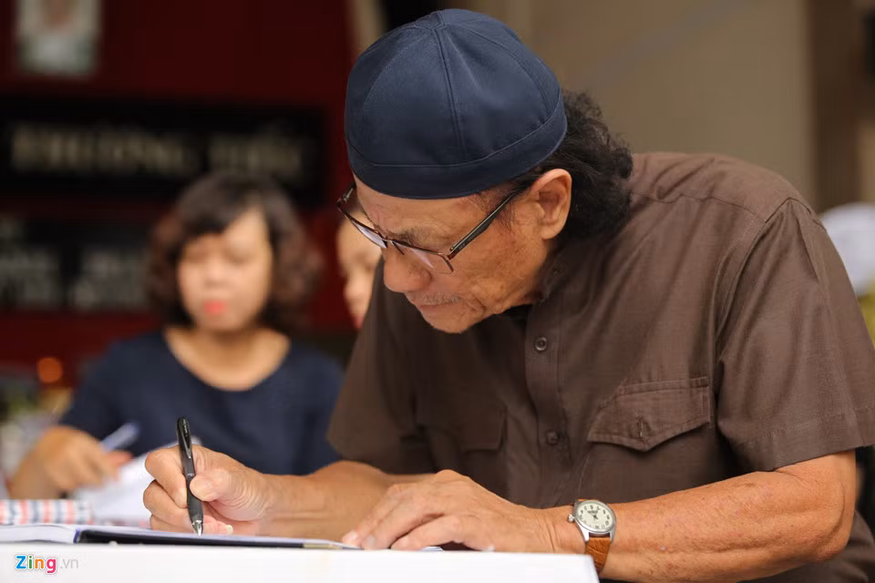 Đối với đạo diễn Lê Cung Bắc, Thanh Hoàng là diễn viên xuất sắc, luôn có những giây phút xuất thần trước ống kính. Ông đánh giá cố nghệ sĩ là một trong những diễn viên giỏi nhất trong việc truyền cảm xúc nhân vật đến người xem.