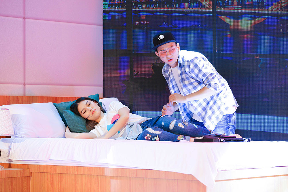 Tại sự kiện, Hoài Lâm và Ngọc Thanh Tâm cùng tái hiện lại phân cảnh "quen nhau 3 ngày 2 lần đi khách sạn" trong phim.