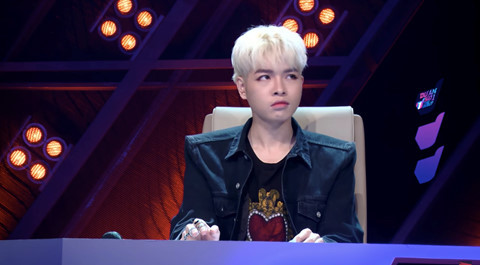 Đức Phúc gây tranh cãi khi làm giám khảo The Debut. Ảnh: Zing