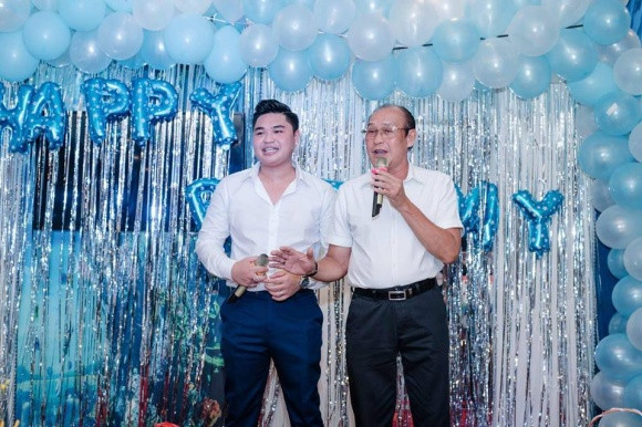 Dù không đồng tình với phát ngôn của vợ cũ nhưng mới đây khi con trai là Duy Phước tổ chức sinh nhật, nghệ sĩ Duy Phương đã có mặt. Lê Giang ăn diện khá gợi cảm đến chúc mừng sinh nhật con trai. Tuy nhiên, cả hai nghệ sĩ không chụp hình chung.