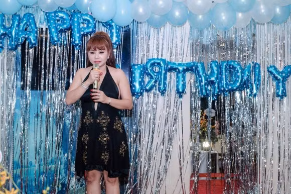 Lê Giang và Duy Phương có mặt trong sinh nhật của con trai nhưng không chụp ảnh chung.