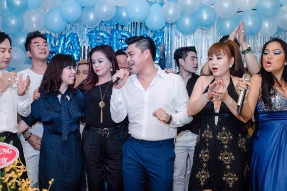 Con trai Lê Giang và Duy Phương tổ chức sinh nhật hoành tráng.