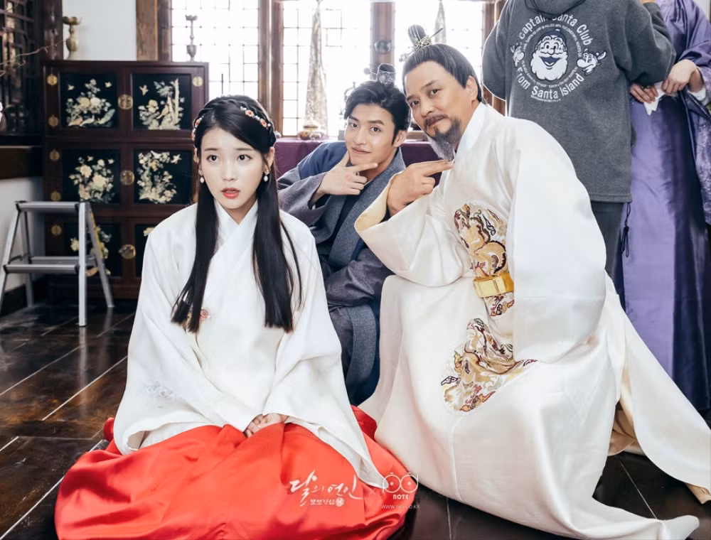 Moon Lovers: Scarlet Heart Ryeo (Người tình ánh trăng), lên sóng năm 2016 là dự án truyền hình mới Jo Min Ki tham gia. Ông vào vai Vua Taejo, người đứng đầu triều đại Goryeo. Đến nay, ông tham gia trên 50 phim truyền hình và 10 phim điện ảnh. Với kinh nghiệm và kiến thức về phim ảnh, ông còn đảm nhận vị trí giáo sư khoa Nghiên cứu Sân khấu, trường đại học Cheongju.