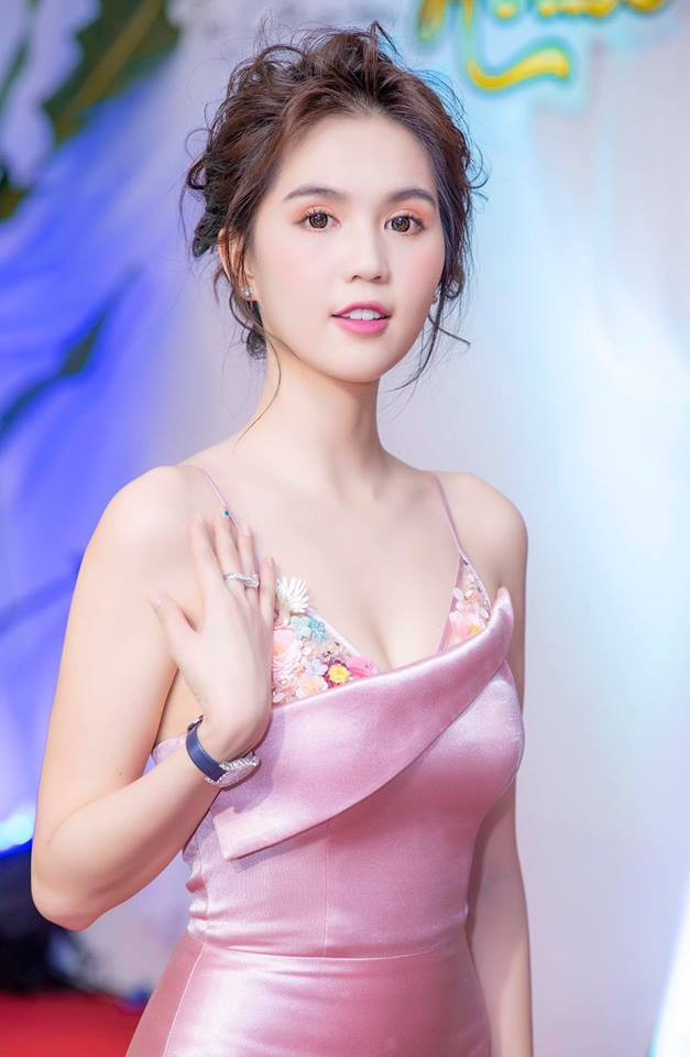 Cận nhan sắc của Ngọc Trinh ở tuổi U30 vẫn "gây thương nhớ cho người đối diện.