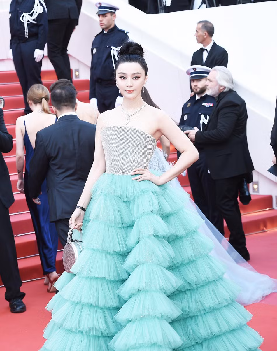 Theo Sina, dàn nghệ sĩ Trung Quốc sang Pháp năm nay chỉ có Lý Vũ Xuân và Phạm Băng Băng nhận được tình cảm từ công chúng. Những gương mặt còn lại đều bị đánh giá là quá xa lạ.