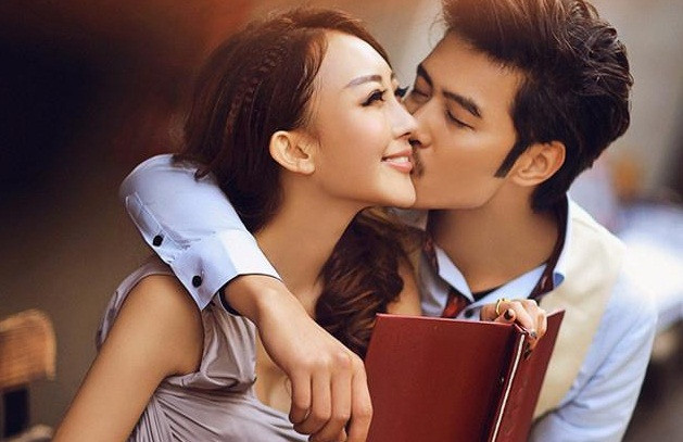 Phụ nữ khôn ngoan nên biết cách ngồi ăn cơm cùng chồng - Ảnh minh họa: Internet