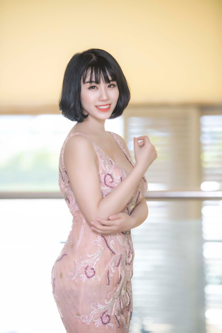 MV "Dại khờ" là cách Linh Miu chia sẻ câu chuyện yêu của mình - một người đã quá dại khờ trong tình yêu.