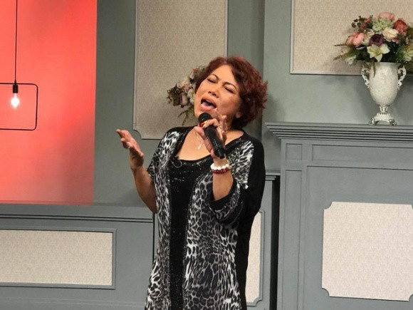 Hình ảnh của "Họa mi núi rừng" khi tham gia chương trình "Bữa trưa vui vẻ"