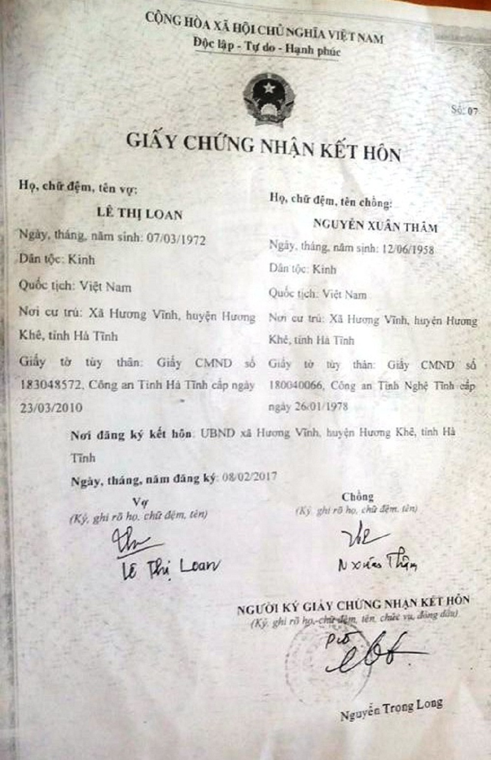 Giấy chứng nhận kết hôn giữa bà Loan và ông Thâm.