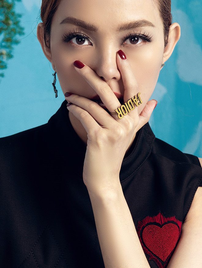 Minh Hằng được BTC công bố là huấn luyện viên The Face 2018. Ảnh: BTC.