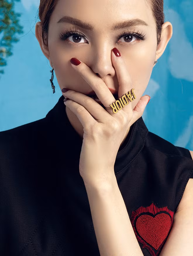 Minh Hằng được BTC công bố là huấn luyện viên The Face 2018. Ảnh: BTC.