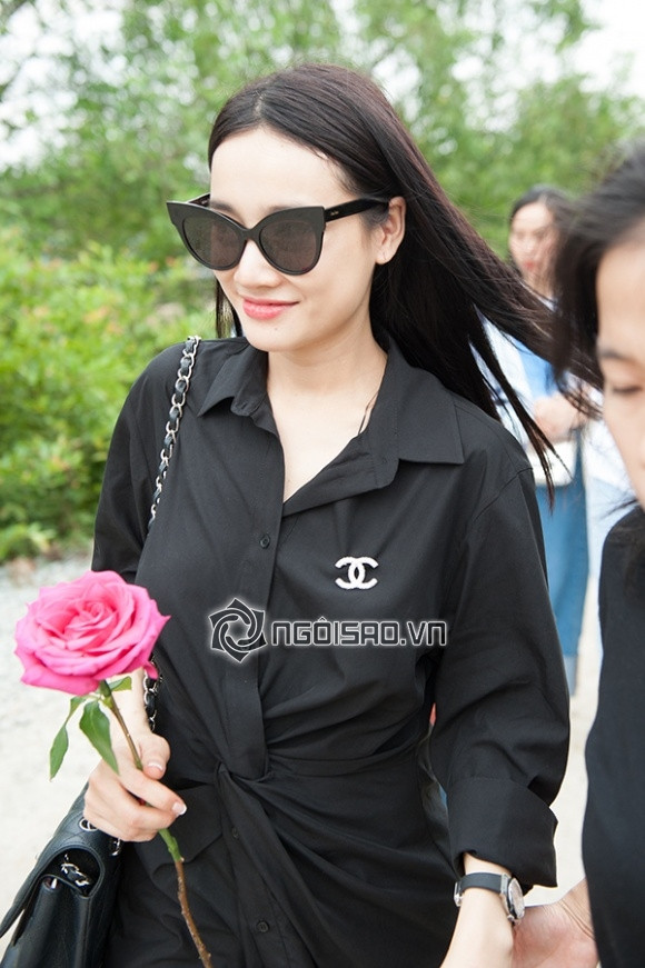 Cô đã âm thầm cùng Ái Phương và một số bạn bè đi cúng Tổ. Khác với năm ngoái, công chúng không thấy sự hiện diện của Trường Giang đâu cả.