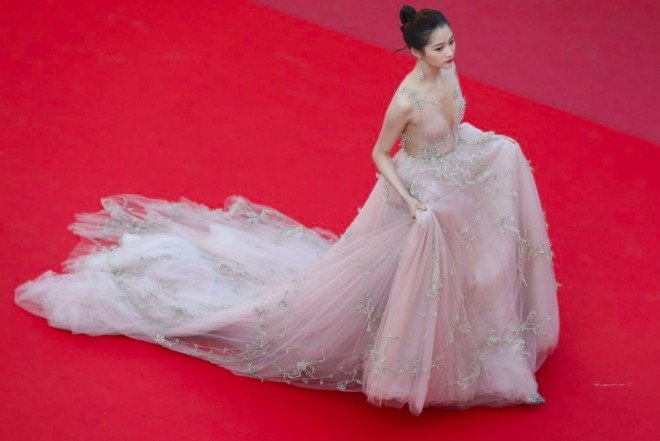 Dù gây chú ý tạo quê nhà qua chuyện tình cảm với Luhan nhưng gia tài điện ảnh của cô vẫn chưa để lại được nhiều dấu ấn.