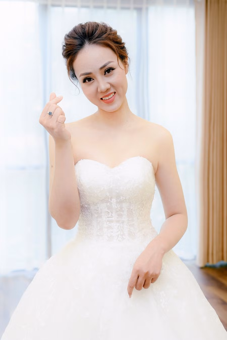 Nhan sắc xinh đẹp của bạn gái Công Lý.