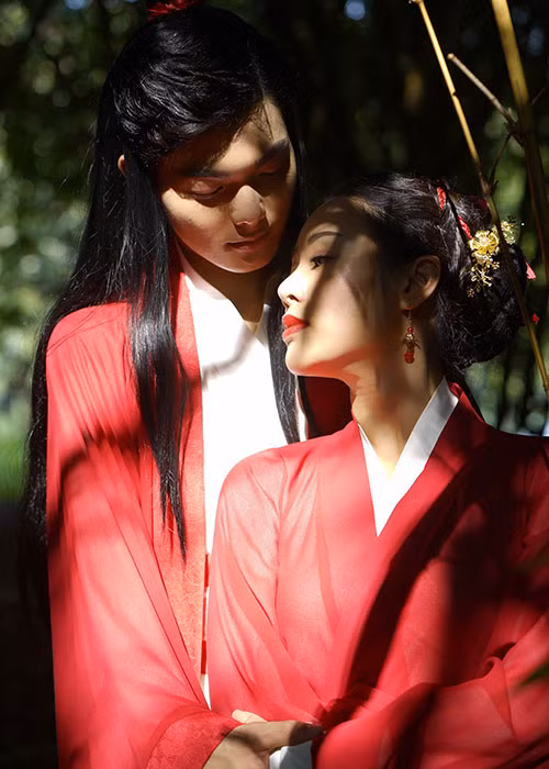 Hoa Tran tiet lo chuyen mang hai con gai dong MV co trang