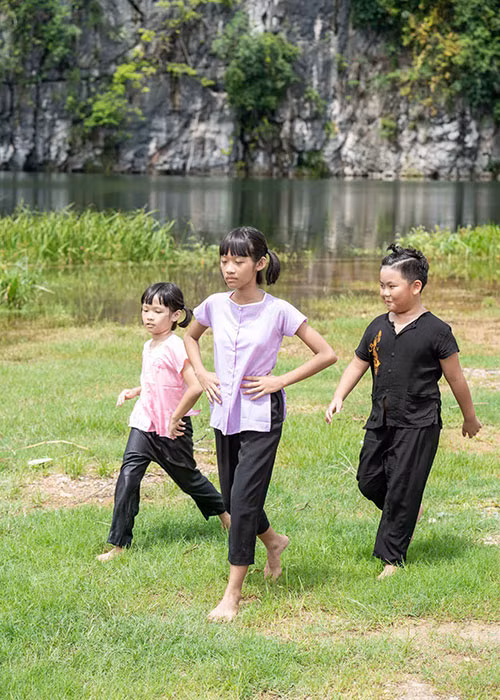 Hoa Tran tiet lo chuyen mang hai con gai dong MV co trang-Hinh-3