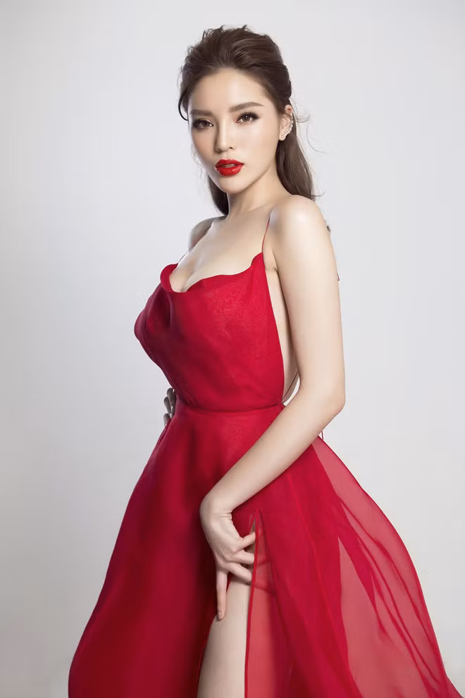 Gần đây Kỳ Duyên dính vào nghi vấn phẫu thuật thẩm mỹ vòng một.