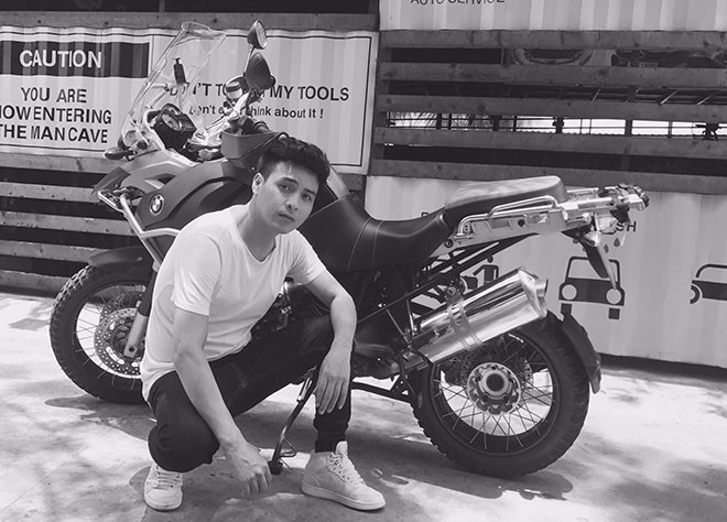 Nam ca sĩ cho biết mỗi ngày anh nhận hàng nghìn tin nhắn từ fan với nhiều nội dung khác nhau.