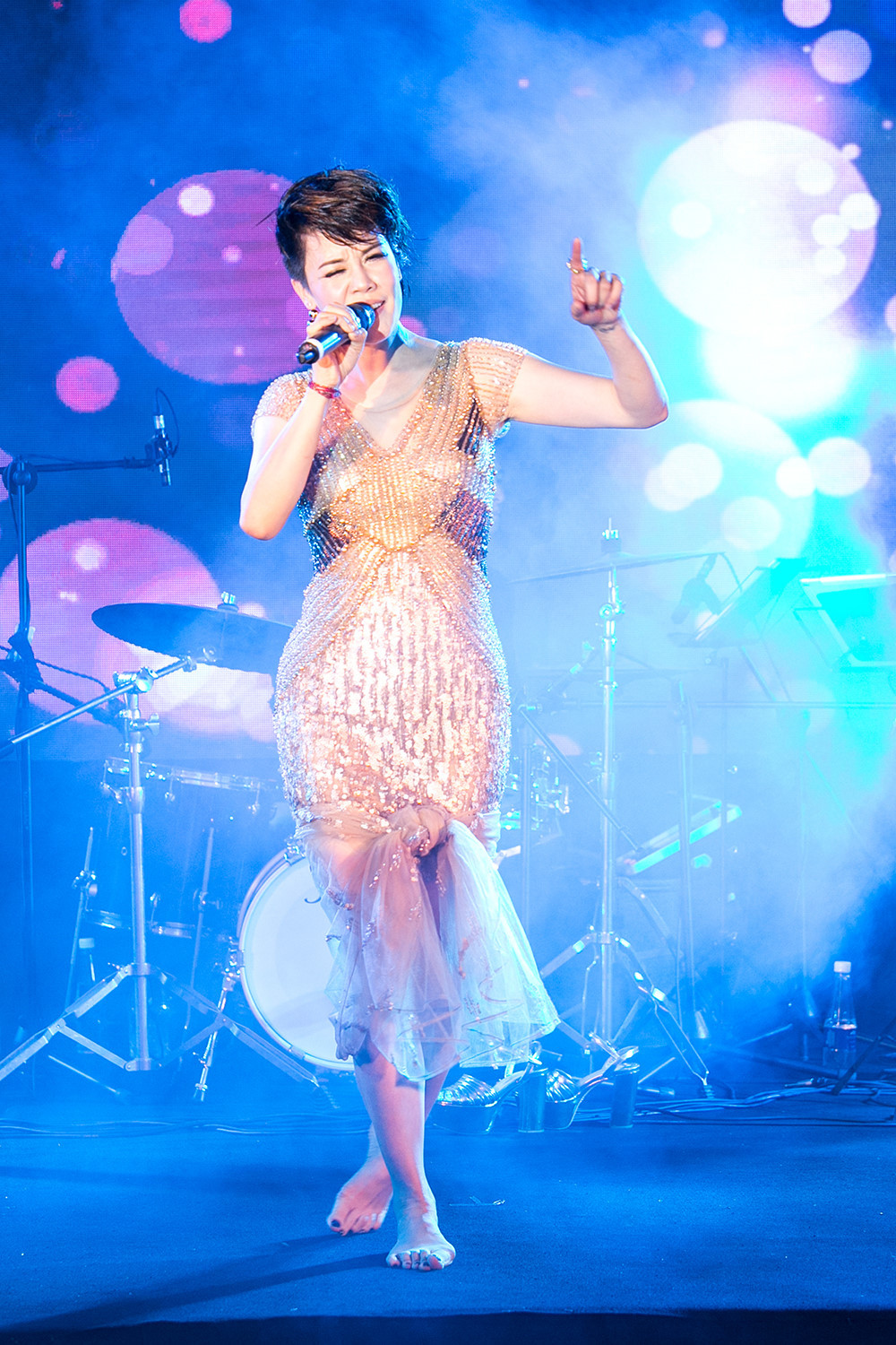 Thu Phương hát nhiều ca khúc nổi tiếng gắn liền với thời kỳ Làn sóng xanh trong đêm nhạc. Ngoài ra, nữ ca sĩ còn hát Mong anh về của nhạc sĩ Dương Cầm. Ảnh: Hải Bá.