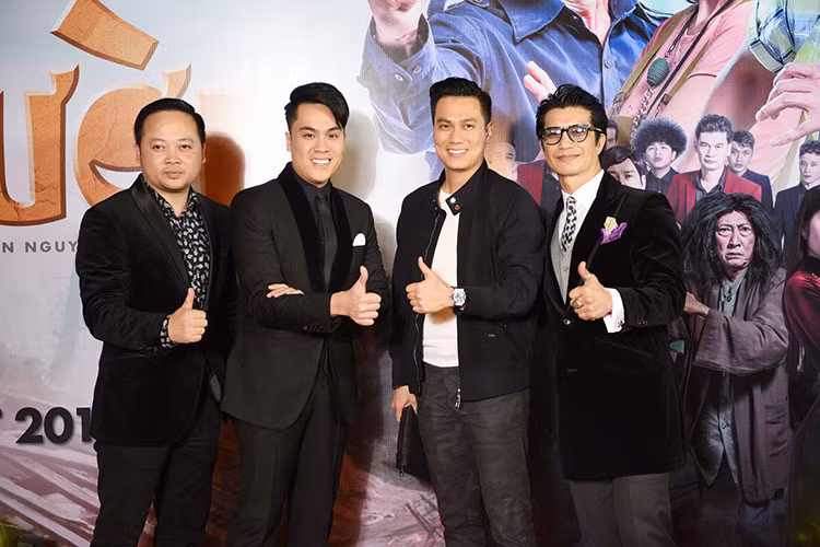 Tại buổi ra mắt phim, diễn viên Việt Anh và MC Thái Dũng cũng đến chúc mừng đoàn phim "798Mười".