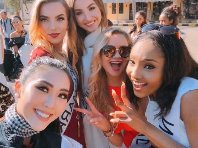 Hiện, Tường Linh cùng thí sinh các nước bước vào phần tập luyện chuẩn bị cho đêm chung kết.