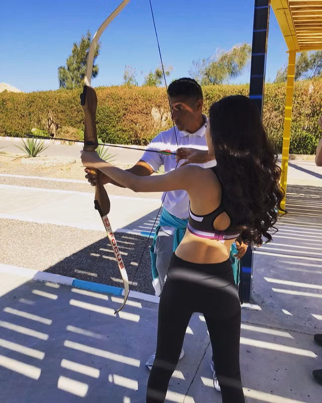 Trong những ngày vừa qua, đại diện Việt Nam tại Miss Intercontinental 2017 hào hứng tham gia các hoạt động của cuộc thi như chụp ảnh bikini, trình diễn trang phục truyền thống, tham quan các danh thắng tại Ai Cập…