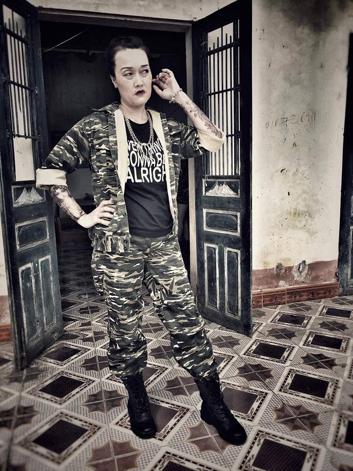 Hình ảnh này được nghệ sĩ Chí Trung đăng trên facebook cá nhân, chính Vân Dung cũng phải vào kêu "Ui ghê quá anh ơi".