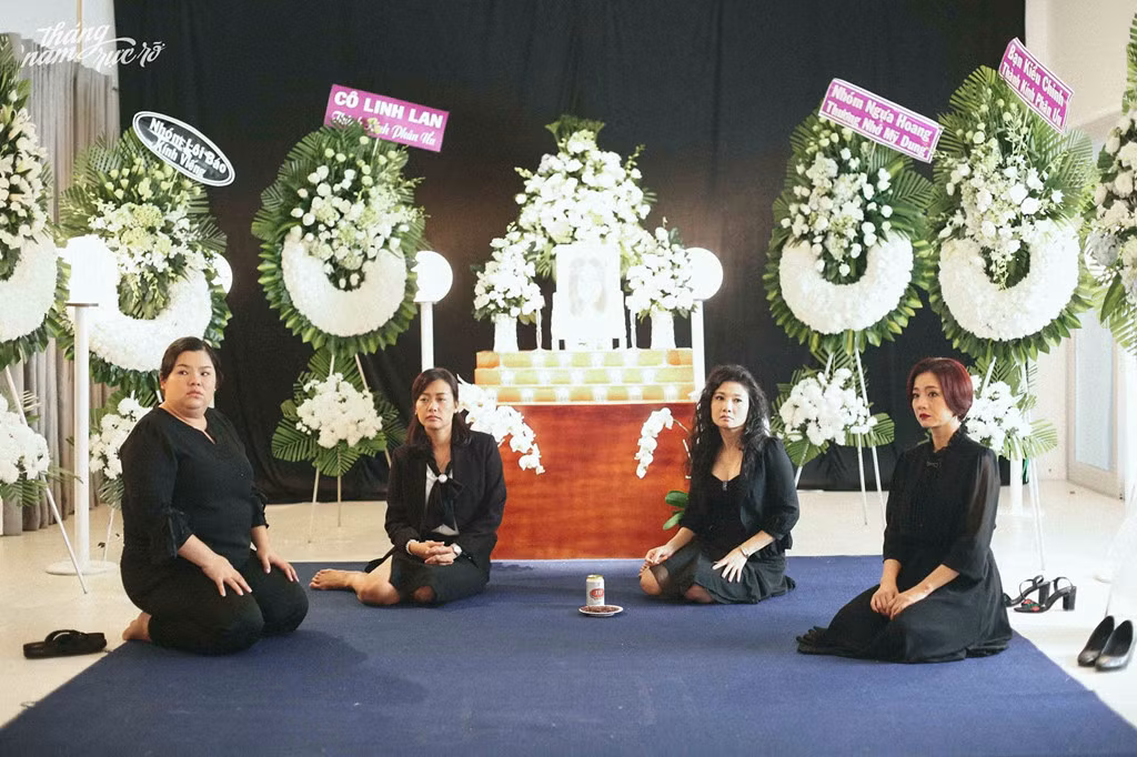 Cảnh đám tang đậm chất Hàn trong "Tháng năm rực rỡ". Ảnh: Zing