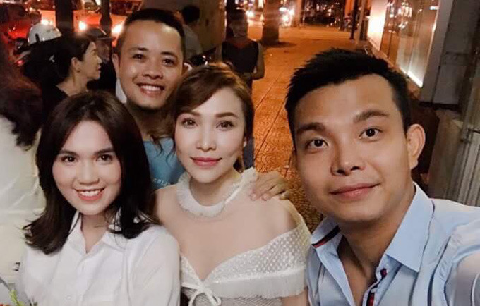 Nhà thiết kế Đỗ Long, nhiếp ảnh gia Lê Thiện Viễn và diễn viên Quỳnh Thư tới xem Ngọc Trinh thi học kỳ.