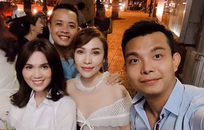 Nhà thiết kế Đỗ Long, nhiếp ảnh gia Lê Thiện Viễn và diễn viên Quỳnh Thư tới xem Ngọc Trinh thi học kỳ.