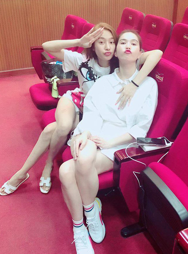 Linh Chi đã tham gia nhiều phim nhưng vẫn đi học thêm lớp diễn xuất cùng Ngọc Trinh.