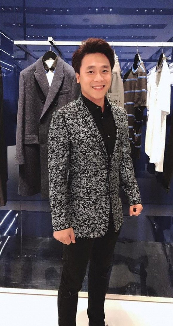 Từ sau khi công khai tình cảm, Hòa Minzy luôn ra sức bảo vệ bạn trai của mình. Cô cũng không quan tâm đến chuyện tình cảm trong quá khứ của bạn trai đồng thời khẳng định: "Em thấy may mắn khi em được gặp anh ấy ở thời điểm này khi anh đã cảm nhận đủ mùi vị của cuộc sống ngoài kia. Đúng người - đúng thời điểm- đúng cách".