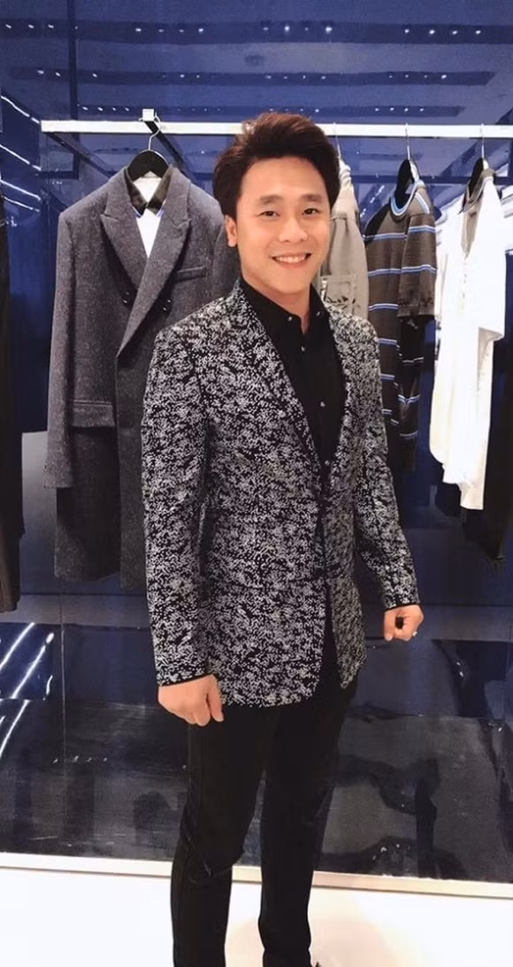 Từ sau khi công khai tình cảm, Hòa Minzy luôn ra sức bảo vệ bạn trai của mình. Cô cũng không quan tâm đến chuyện tình cảm trong quá khứ của bạn trai đồng thời khẳng định: "Em thấy may mắn khi em được gặp anh ấy ở thời điểm này khi anh đã cảm nhận đủ mùi vị của cuộc sống ngoài kia. Đúng người - đúng thời điểm- đúng cách".