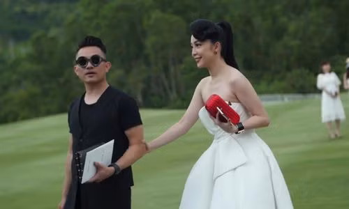 Linh Nga và bạn trai cùng xuất hiện trong show của NTK Đỗ Mạnh Cường.