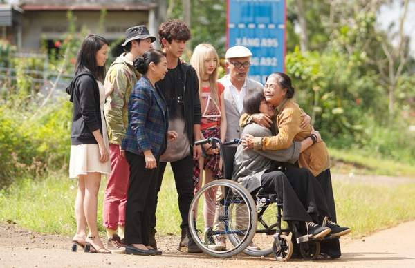 Tuy nhiên khi ra rạp phim đã bị quay lén. Ảnh: Đoàn phim