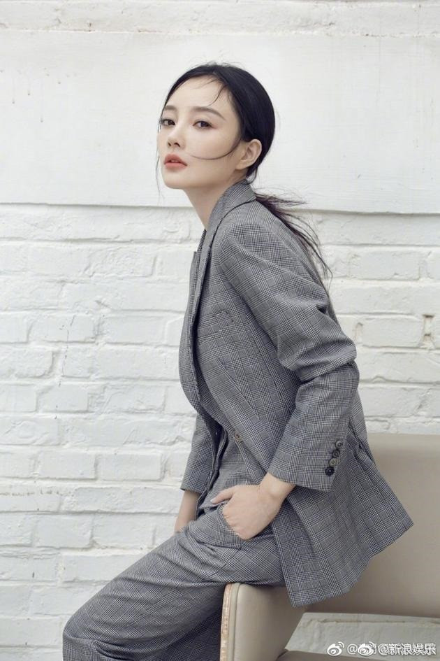 Lý Tiểu Lộ được minh oan vụ ngoại tình cùng nhiều sao nam trẻ sau lưng chồng.