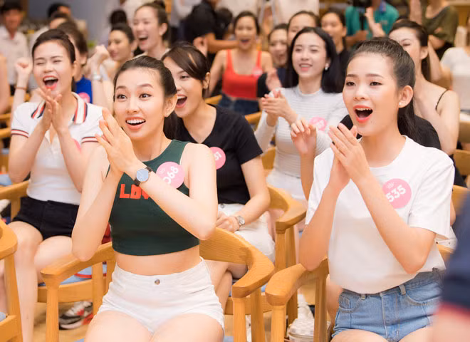 Nguyễn Thúc Thuỳ Tiên, một trong những thí sinh là fan của bóng đá chia sẻ: "Em thích nhất cầu thủ Messi của Argentina, cách chơi bóng của anh ấy rất cuốn hút và truyền lửa cho người xem. Cũng có một chút tiếc nuối khi World Cup tới nhưng em phải dành thời gian tập luyện cho cuộc thi. Tuy nhiên, em nhất định sẽ theo dõi lại các trận yêu thích".