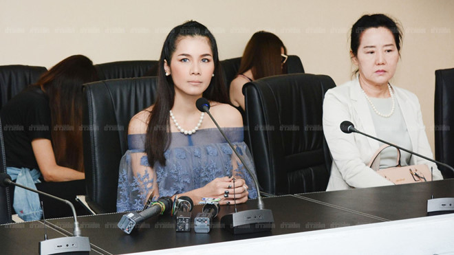 Các nghệ sĩ đều cúi đầu nhận lỗi và mong được sự khoan hồng.