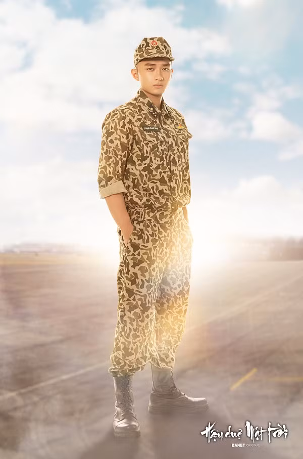 Người cuối cùng trong số 4 gương mặt diễn viên chính của bộ phim là Hữu Vi. Trong phim anh sẽ vào vai Bảo Huy - Đội phó Tiểu đội NH1. Anh luôn cảm thấy chỉ thực sự là chính mình khi khoác trên mình bộ quân phục của người lính. Trái tim anh luôn mong muốn phải bảo vệ bằng được gia đình và quê hương với đôi bàn tay của chính bản thân mình.