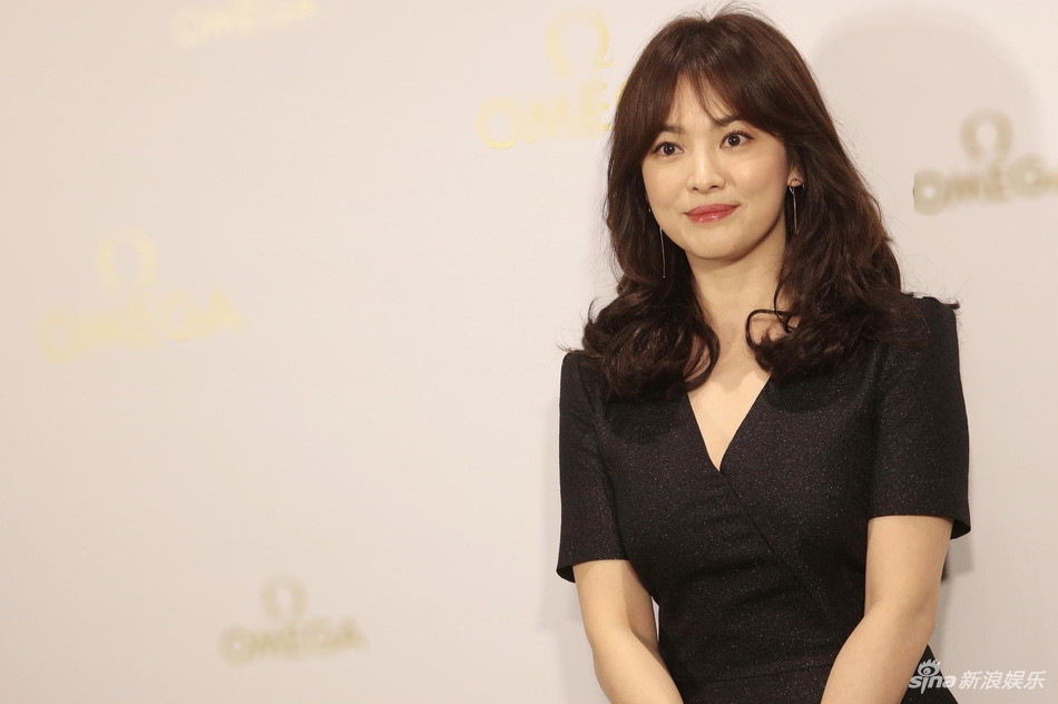 Đặc biệt cô cùng gửi lời chúc mừng đến nam tài tử Lê Minh khi biết anh đã lên chức cha: "Tôi đã đọc được tin tức này, thật sự muốn chúc mừng anh ấy. Tiếc là lần này lịch trình gấp gáp không thể qua thăm".