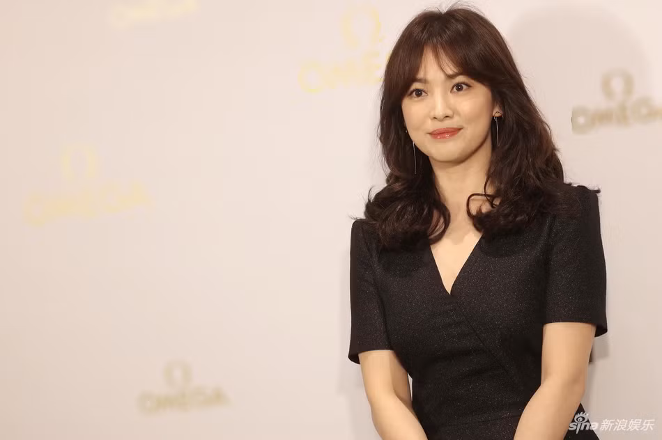 Đặc biệt cô cùng gửi lời chúc mừng đến nam tài tử Lê Minh khi biết anh đã lên chức cha: "Tôi đã đọc được tin tức này, thật sự muốn chúc mừng anh ấy. Tiếc là lần này lịch trình gấp gáp không thể qua thăm".