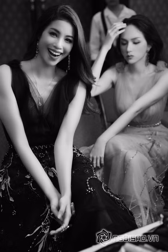 Sau khi đoạn clip phát tán trên mạng, phía Phạm Hương đã nhanh chóng lên tiếng cho rằng, nhận định của cư dân mạng là thiếu căn cứ. Cô cũng khẳng định mối quan hệ giữa mình và Hương Giang rất bình thường. Sự việc khiến mọi người hiểu lầm là do khi kết thúc show diễn, nhiều khách mời cùng lên sân khấu chụp hình dẫn đến tình trạng chen lấn.