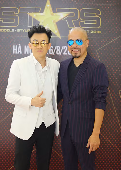 Ca sĩ Dương Triệu Vũ, NTK Đức Hùng cũng là giám khảo tại sự kiện.